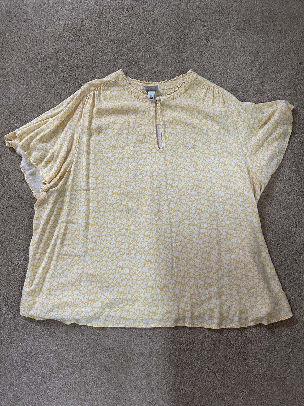Ava & Viv Yellow Floral Keyhole Flutter-Sleeve Blouse